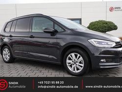 Grau Gebraucht 2024 VW Touran Comfortline Van / Kleinbus | 33.690 € (Etwas zu teuer)