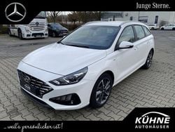 Serenity white / mic Gebraucht 2023 Hyundai i30 Kombi | 19.470 € (Guter Preis)