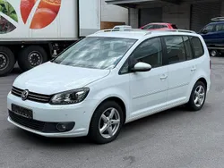 Weiß Gebraucht 2013 VW Touran Highline Van / Kleinbus | 6.490 € (Guter Preis)