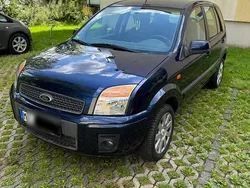 Blau Gebraucht 2010 Ford Fusion Limousine | 3.100 € (Etwas zu teuer)