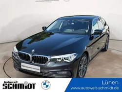 Saphirschwarz metallic Gebraucht 2018 BMW 520 Sport Line Kombi | 22.890 € (Guter Preis)