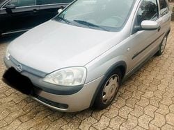 Silber Gebraucht 2000 Opel Corsa Kleinwagen | 1.299 € (Etwas zu teuer)