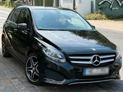 Schwarz Gebraucht 2015 Mercedes B160 Van / Kleinbus | 9.299 €
