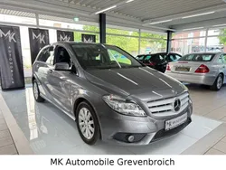 Grau Gebraucht 2013 Mercedes B180 Van / Kleinbus | 11.998 € (Fairer Preis)