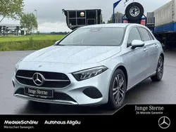 Lack hightechsilber Gebraucht 2024 Mercedes A200 Progressive Limousine | 30.360 € (Fairer Preis)