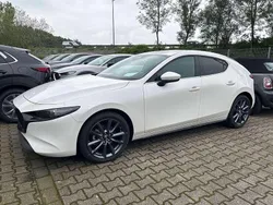 Snowflake white pearl Gebraucht 2024 Mazda 3 Exclusive-Line Limousine | 25.591 € (Fairer Preis)