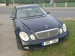 Blau Gebraucht 2004 Mercedes E200 Classic Limousine | 5.500 €