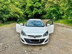 Weiß Gebraucht 2015 Opel Astra Kombi | 2.500 € (Fairer Preis)