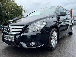 Schwarz Gebraucht 2016 Mercedes B180 Van / Kleinbus | 11.990 € (Fairer Preis)