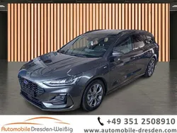Grau Gebraucht 2024 Ford Focus ST-Line X Limousine | 25.980 € (Guter Preis)