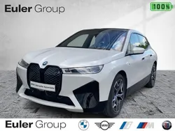 Weiss Gebraucht 2023 BMW iX SUV | 77.980 € (Superpreis)