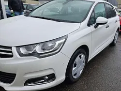 Weiß Gebraucht 2017 Citroën C4 Attraction Limousine | 8.400 € (Etwas zu teuer)