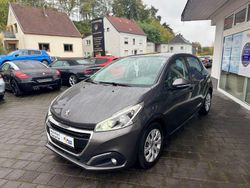 Grau Gebraucht 2018 Peugeot 208 Active Kleinwagen | 7.600 € (Etwas zu teuer)