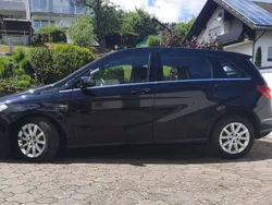 Schwarz Gebraucht 2012 Mercedes B180 Edition 1 Van / Kleinbus | 8.200 € (Fairer Preis)