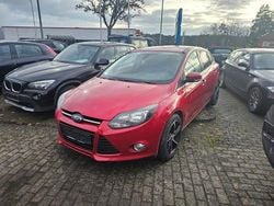 Rot Gebraucht 2011 Ford Focus Titanium Limousine | 2.499 € (Guter Preis)