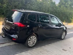 Schwarz Gebraucht 2017 Opel Zafira Active Van / Kleinbus | 9.500 € (Fairer Preis)