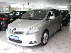 Silver metallic Gebraucht 2013 Toyota Verso Travel Van / Kleinbus | 12.999 € (Fairer Preis)