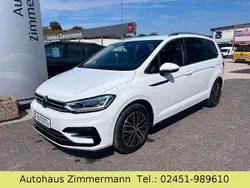 Pure white Gebraucht 2024 VW Touran Highline Van / Kleinbus | 37.850 € (Etwas zu teuer)