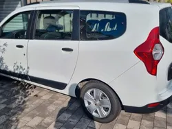 Weiß Gebraucht 2019 Dacia Lodgy Comfort Van / Kleinbus | 9.400 € (Guter Preis)