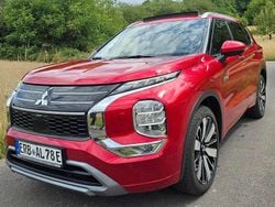 Dynamikrot Gebraucht 2025 Mitsubishi Outlander P-HEV Top SUV | 48.900 € (Fairer Preis)