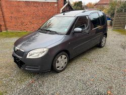 Grau Gebraucht 2009 Skoda Roomster Van / Kleinbus | 3.330 € (Fairer Preis)