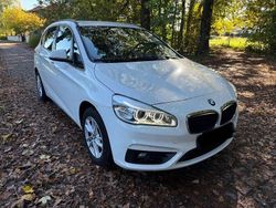 Weiß Gebraucht 2015 BMW 218 Active Tourer Sport Line Van / Kleinbus | 9.450 € (Fairer Preis)