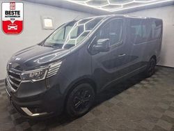 Grau Gebraucht 2021 Renault Trafic Life Van / Kleinbus | 27.980 € (Guter Preis)