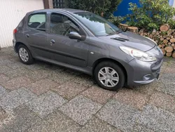 Grau Gebraucht 2009 Peugeot 206 Kleinwagen | 2.200 € (Fairer Preis)