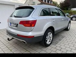 Silber Gebraucht 2007 Audi Q7 Comfort SUV | 11.000 €