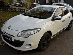 Weiß Gebraucht 2011 Renault Mégane III Limousine | 2.900 € (Guter Preis)