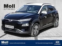 Phantom black / chalk white ro Gebraucht 2021 Hyundai Kona Premium SUV | 22.900 € (Fairer Preis)