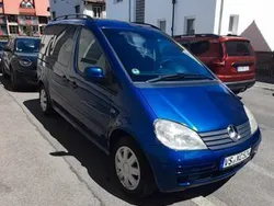Blau Gebraucht 2002 Mercedes Vaneo Van / Kleinbus | 2.500 €