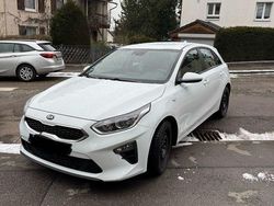 Weiß Gebraucht 2020 Kia Ceed Vision Kleinwagen | 12.800 € (Fairer Preis)
