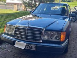 Blau Gebraucht 1990 Mercedes E230 Limousine | 12.560 €