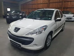 Weiß Gebraucht 2016 Peugeot 206+ Basis Kleinwagen | 3.390 € (Fairer Preis)