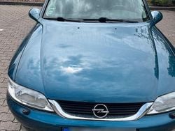 Blau Gebraucht 2001 Opel Vectra Limousine | 1.800 € (Fairer Preis)