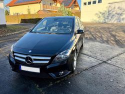 Schwarz Gebraucht 2013 Mercedes B200 Van / Kleinbus | 11.990 € (Fairer Preis)