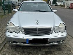Silber Gebraucht 2002 Mercedes C180 Limousine | 949 €