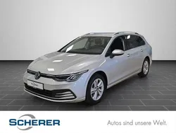 Reflexsilber metallic (metallic) Gebraucht 2024 VW Golf VIII Life Kombi | 26.390 € (Fairer Preis)