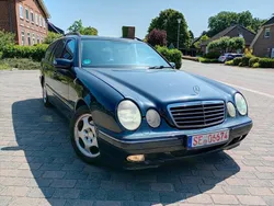 Blau Gebraucht 2002 Mercedes E200 Avantgarde Kombi | 1.750 €