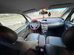 Grau Gebraucht 2008 Opel Meriva Van / Kleinbus | 2.000 €