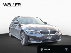 Black sapphire (schwarz) Gebraucht 2022 BMW 320 Shadowline Kombi | 28.850 € (Guter Preis)