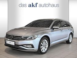 Pyritsilber metallic Gebraucht 2024 VW Passat Elegance Kombi | 33.950 € (Teuer)