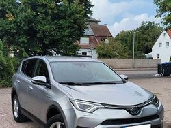 Silber Gebraucht 2018 Toyota RAV4 Hybrid Team SUV | 21.890 € (Fairer Preis)
