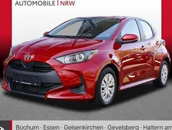 Rot Gebraucht 2021 Toyota Yaris Comfort Limousine | 12.399 € (Fairer Preis)