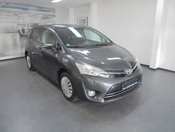 Grau Gebraucht 2016 Toyota Verso Edition-S Van / Kleinbus | 10.990 € (Superpreis)