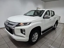 Weiß Gebraucht 2022 Mitsubishi L200 Comfort Edition Abholung | 26.990 € (Fairer Preis)