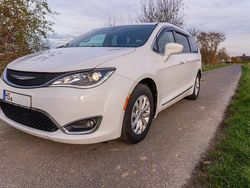 Weiß Gebraucht 2016 Chrysler Pacifica Van / Kleinbus | 22.500 €
