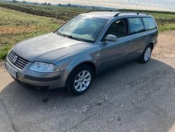 Grau Gebraucht 2002 VW Passat Trendline Kombi | 2.700 € (Teuer)