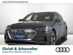 Grau Gebraucht 2021 Audi e-tron Advanced SUV | 43.447 € (Etwas zu teuer)
